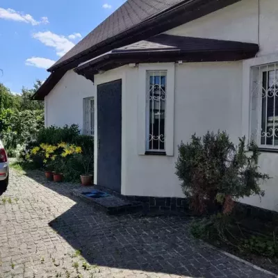 Купить дом - Киевская обл., Центральная ул., Гатное с.. Продажа недвижимости - Фастовский, вторичный рынок и новострой недорого, цена до 145000€, объявление №1717940 фото 1